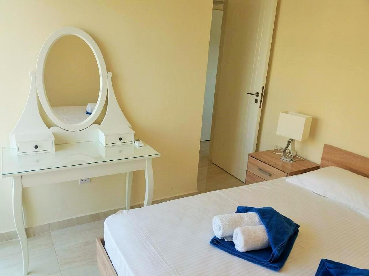 Apartment 301 Carisa Napa - Holiday Flats Larnaca Buitenkant foto